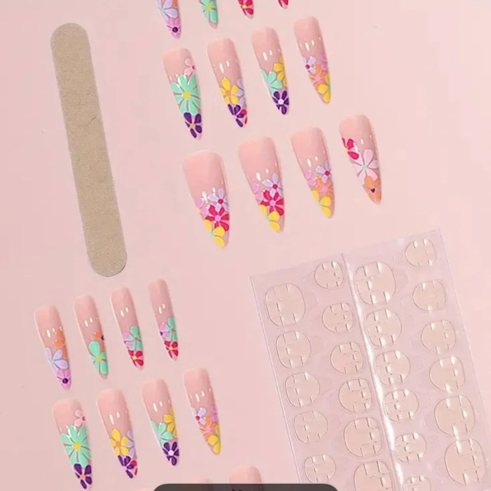 False Nail Professional 24pcs Flower Press On Nails NIP